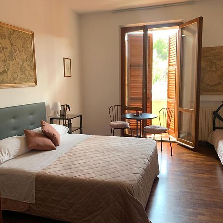 Brezza Affittacamere Montemarciano Bagian luar foto