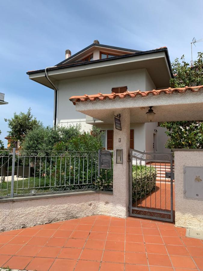 Brezza Affittacamere Montemarciano Bagian luar foto