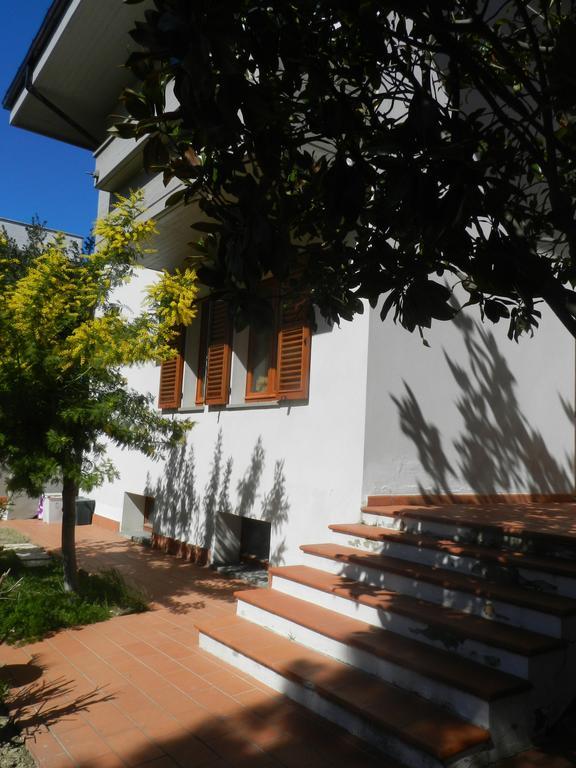 Brezza Affittacamere Montemarciano Bagian luar foto