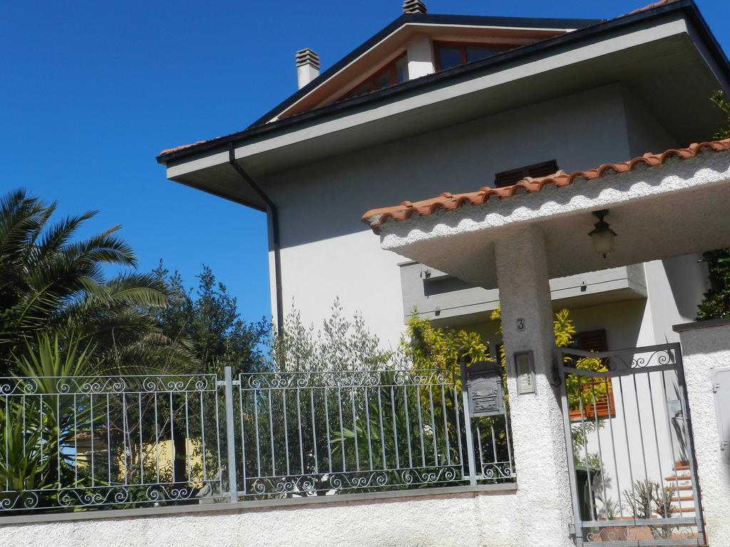Brezza Affittacamere Montemarciano Bagian luar foto